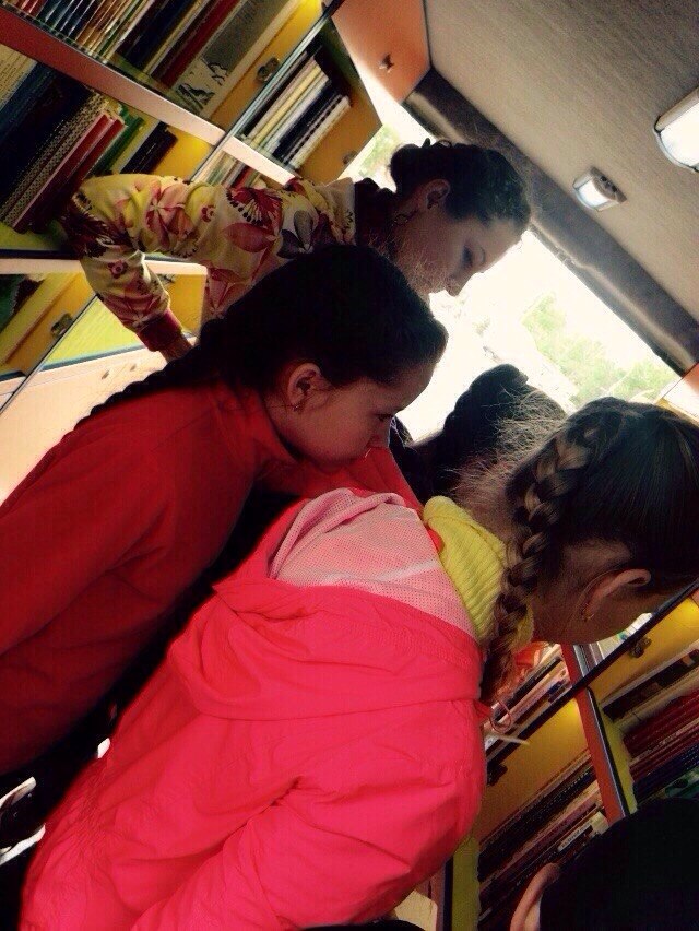 «Вкусное чтение» в гостях у книжного автобуса